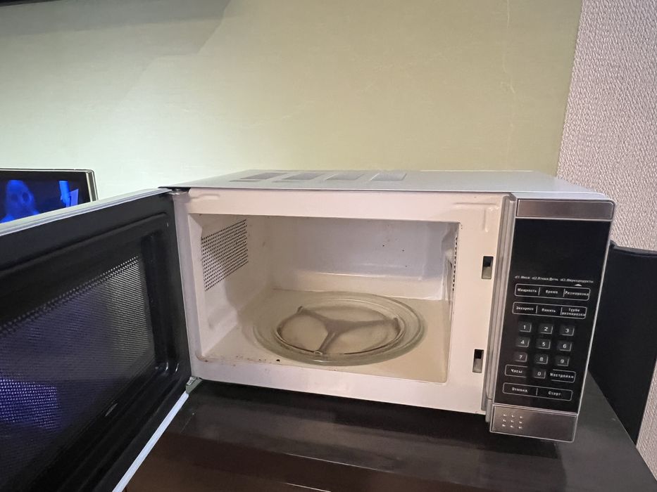 Микроволновая печь Elenberg
