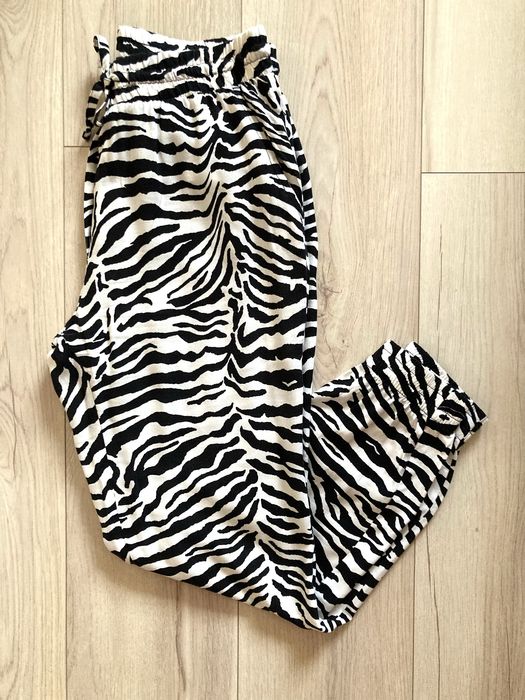 Pantaloni animal print, culori vibrante de primavara