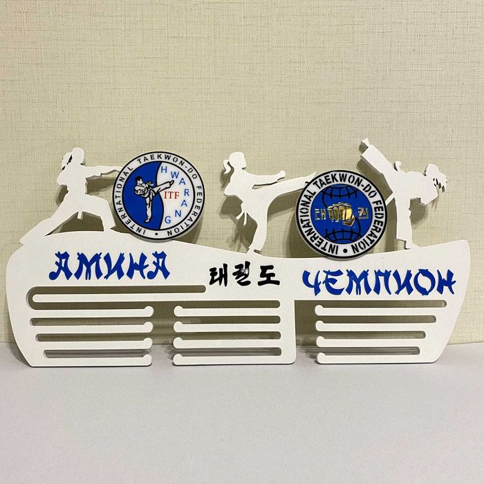 Медальница из дерева