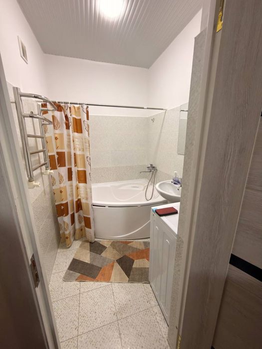 Продам свою 3-комнатную квартиру, новостройка, дом кирпичный