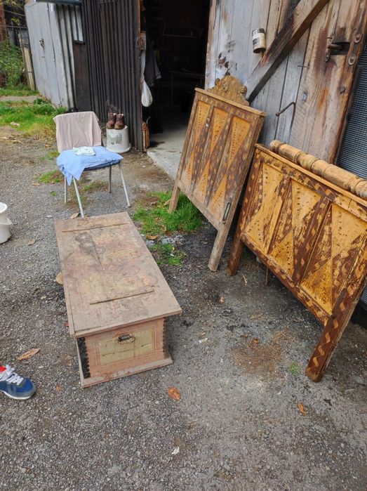 Tăblii de pat și ladă de zestre vechi