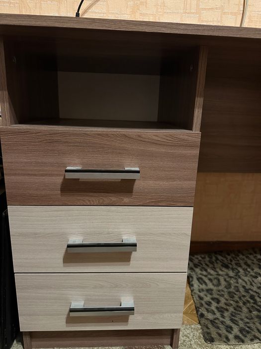 Письменный (рабочий) стол г.Алматы срочно