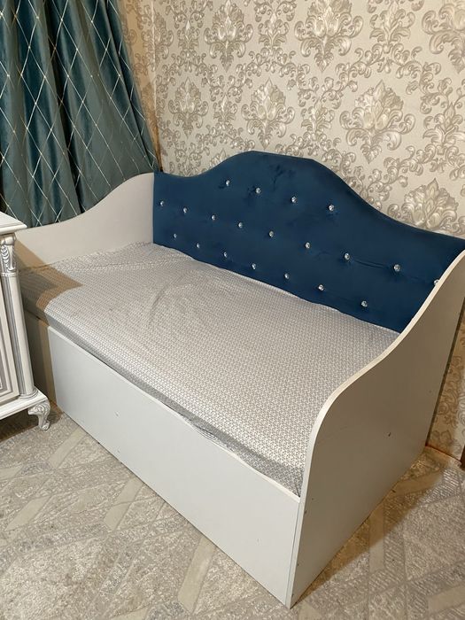 две кроват с матрасом