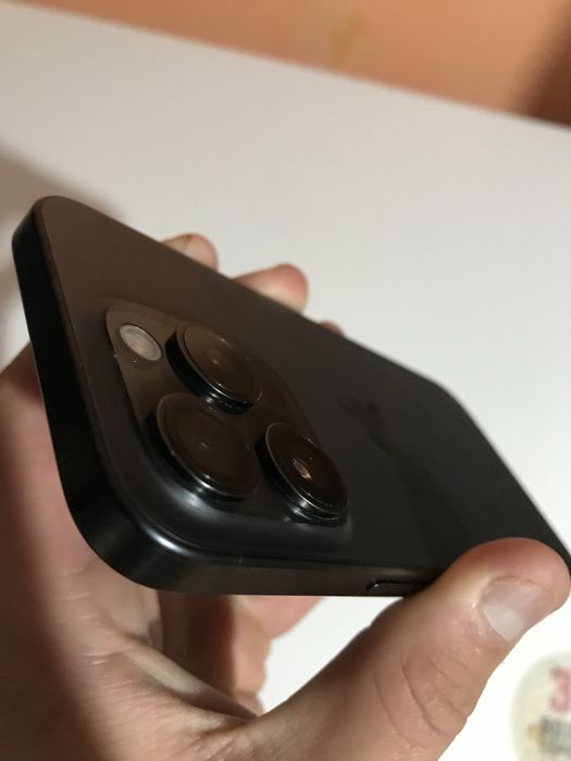 Продам самый живой Iphone 15 pro Black