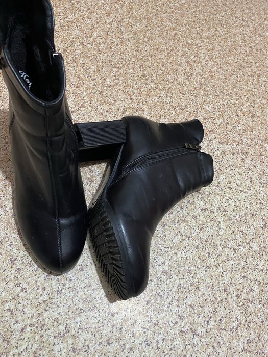 Весенние  полусапожки  недорого  продам .