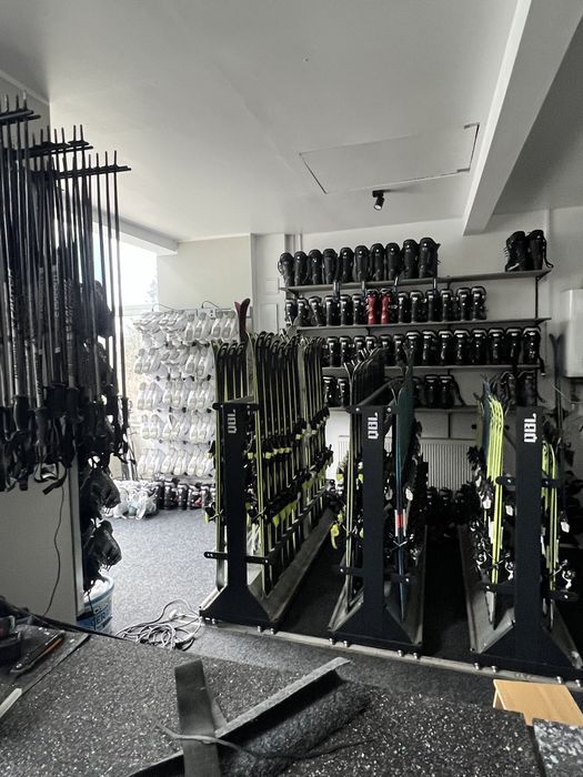 Schi / snowboard / clapari / boots Echipamnete si aparatura centru de inchirieri