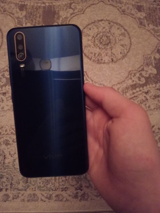 Vivo Y19 с документом