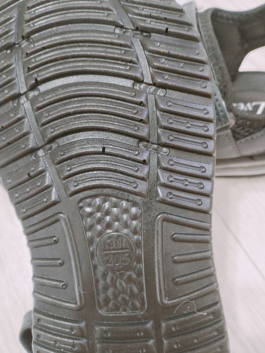 Продам детские сандали