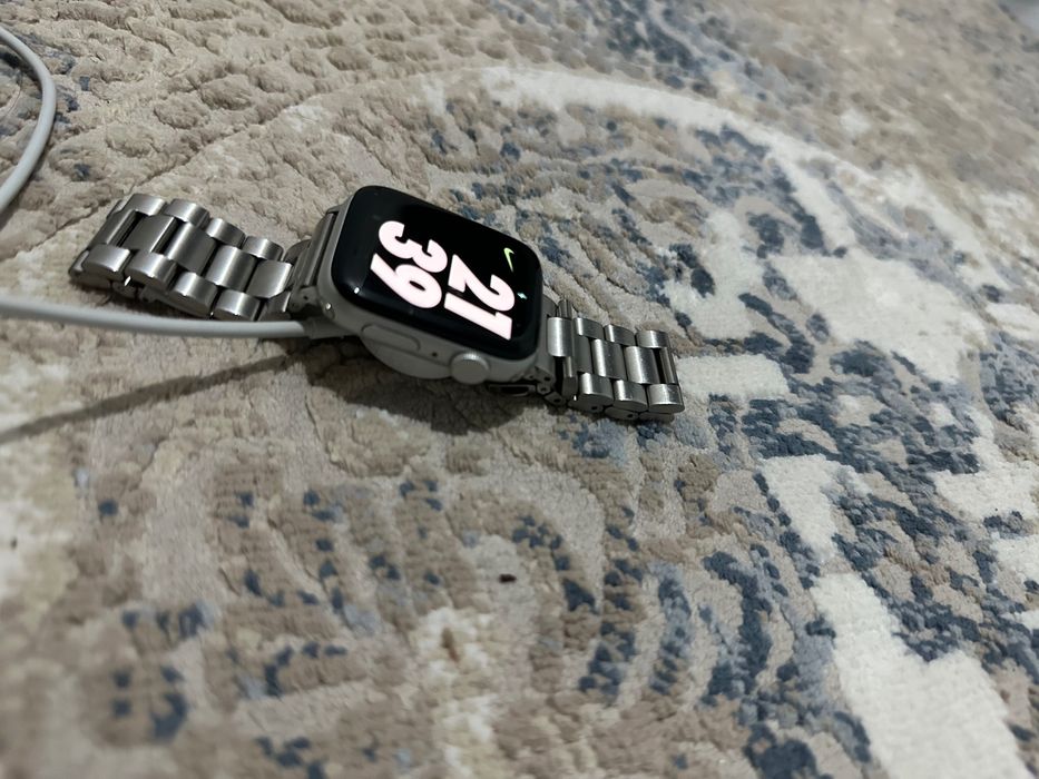 Apple Watch SE 44mm