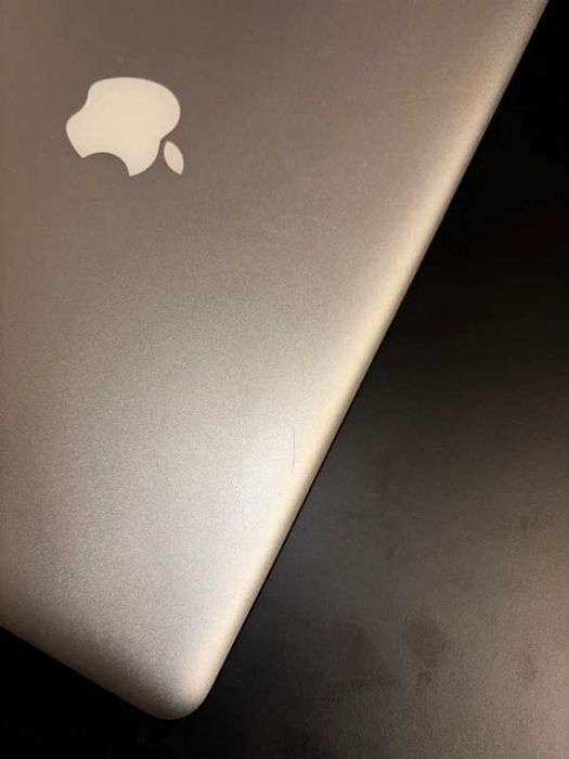 Macbook Pro 13” (Late 2011) / Apple Laptop