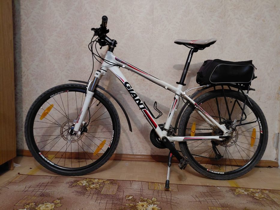 Велосипед GIANT Revel 1