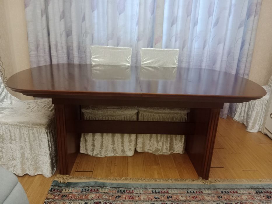 Продам стол из красного дерева