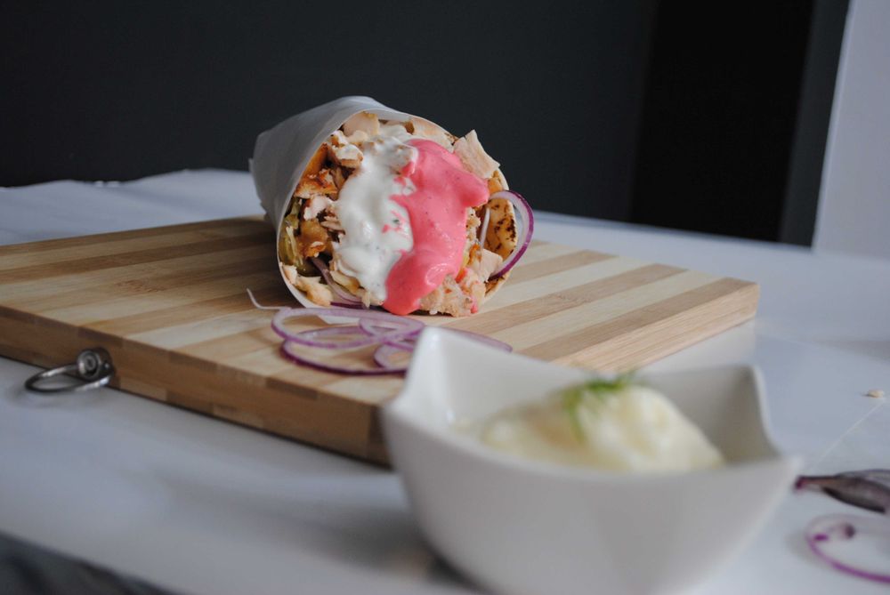 Vând aparat foto DSLR Nikon D3000 – stare foarte bună, pachet complet