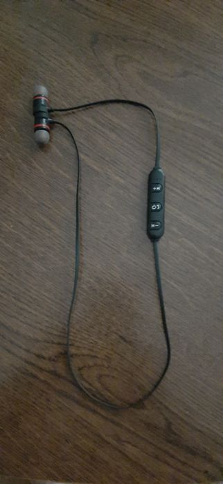 Блютуз наушники.