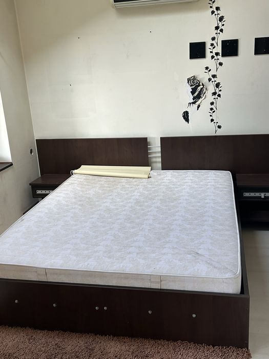 Vand diferite piese de mobilier