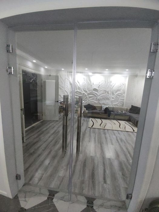 Стеклянные двери