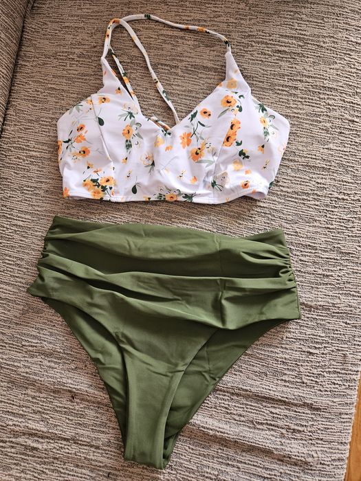 Costum de baie nou
