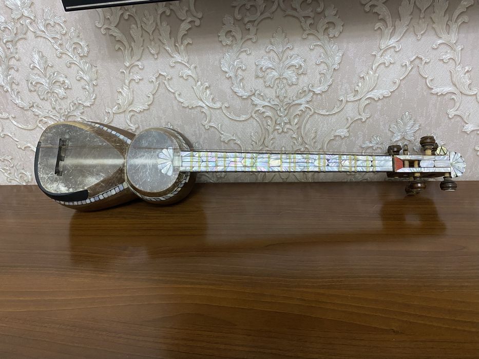 Azarbayjon rubobi yong’oq daraxtidan bo’lgan 8 mln so