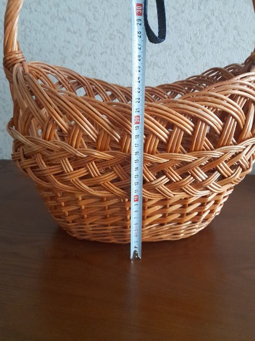 Продам  плетёную корзину.