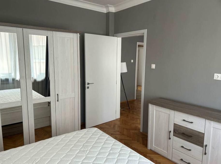 Дава се под наем Тристаен апартамент в София, Център - 110 кв.м за 1400 € - Снимка #8