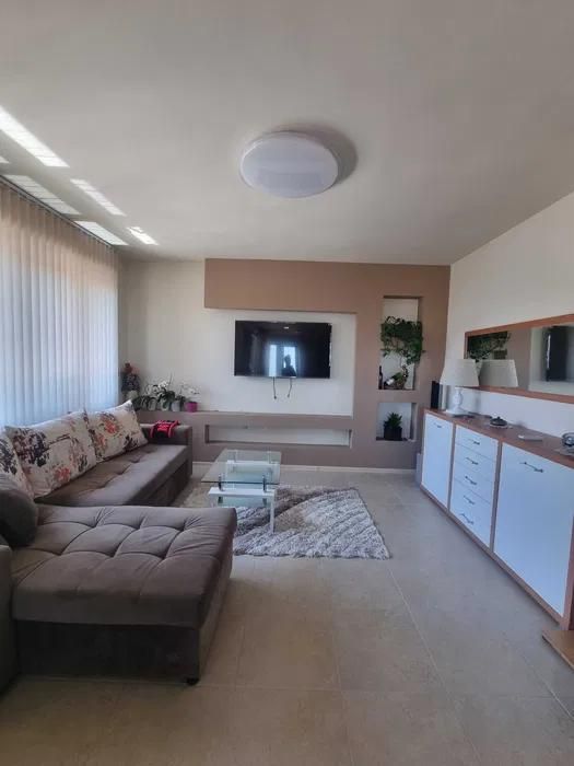 Дава се под наем Етаж от къща в Варна, Виница - 120 кв.м за 850 € - Снимка #1