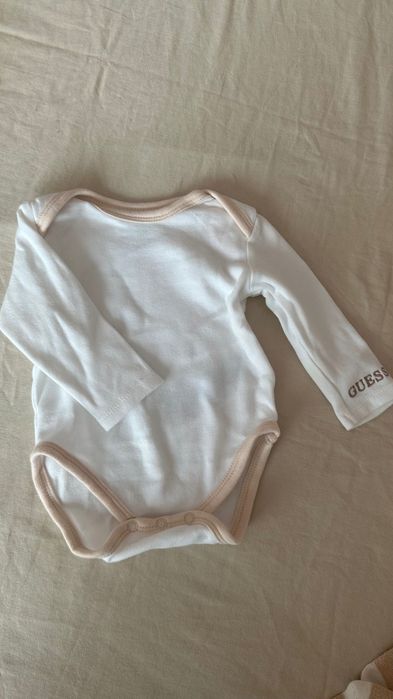 Бебешки комплект Guess