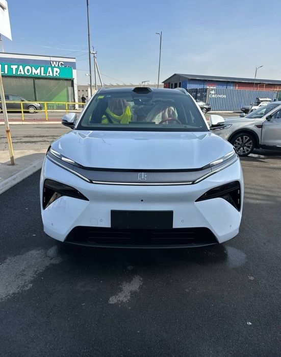 **Byd tang L 2 wd full 2025