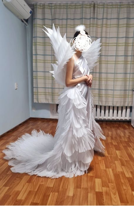 Крылья светятся, костюм