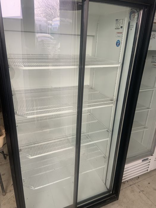 Хладилна витрина с плъзгащи врати 90см