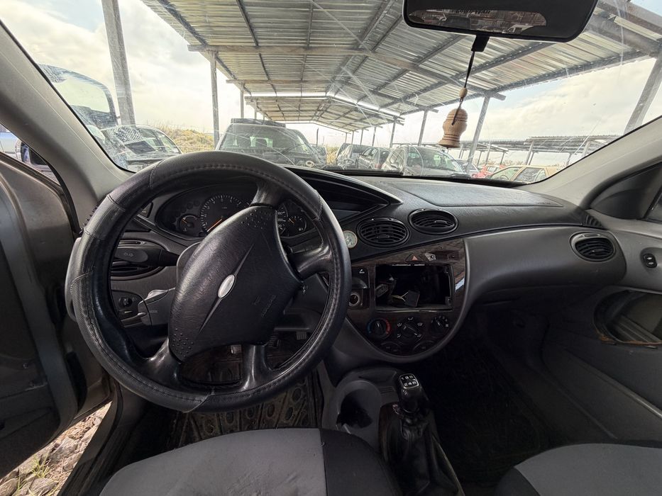 Форд  фокус 2.0 130кс 1999г бензин На Части