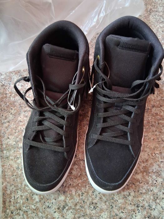 Продавам чисто нови маратонки Reebok