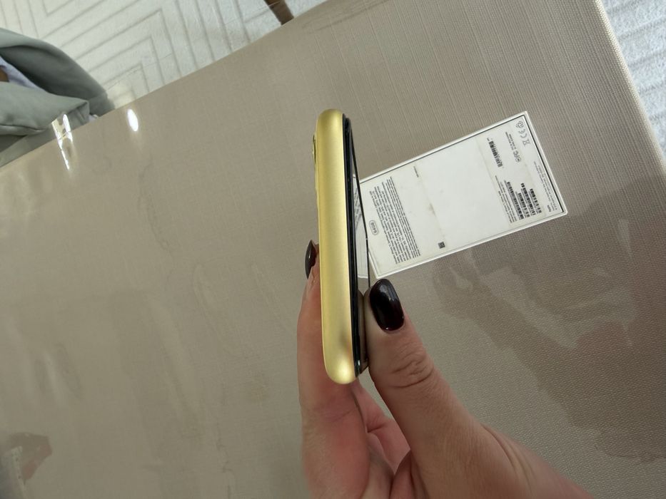 Продам айфон 11