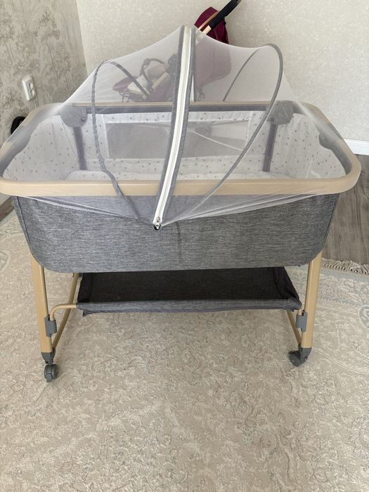 манеж новый с колесами