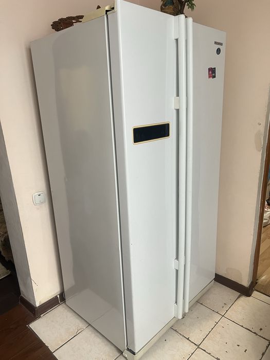 Продам 2-х дверный Холодильник Samsung