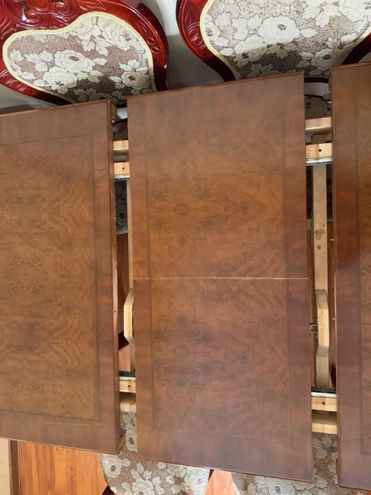 Стол для гостиной