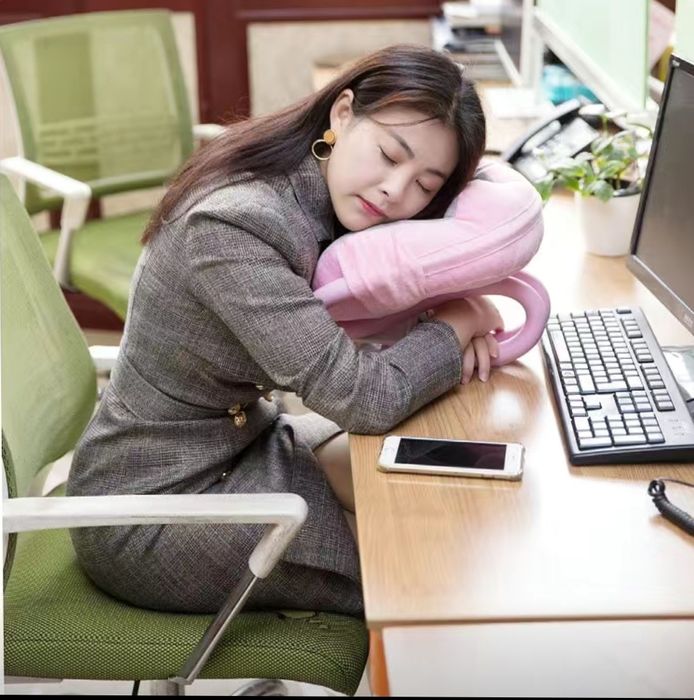 Подушка с держателем для телефона