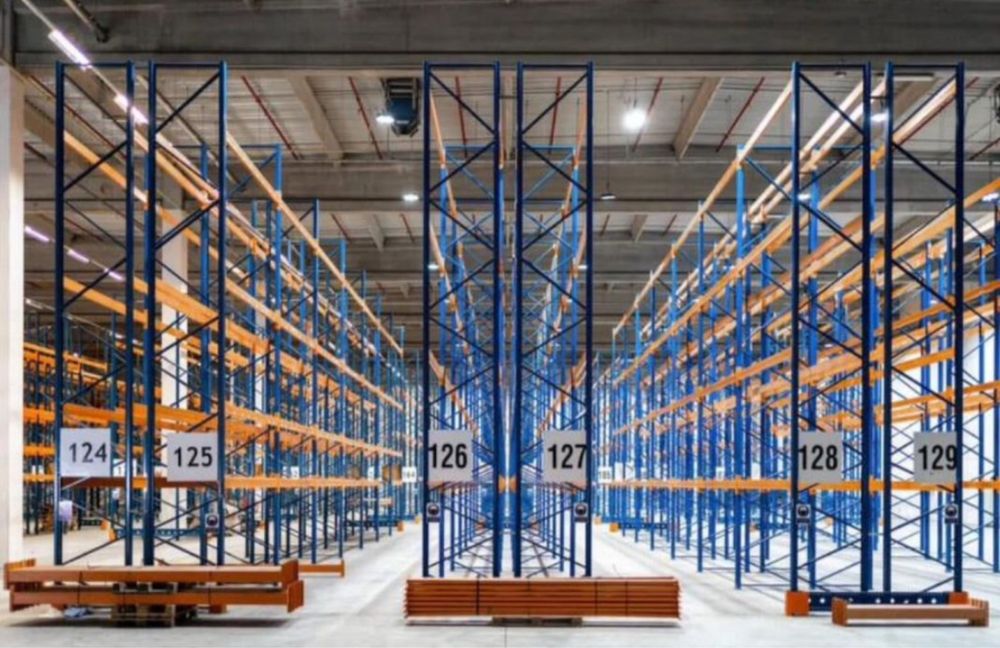 Vand rafturi metalice depozitare euro paleti si incarcarea manuala