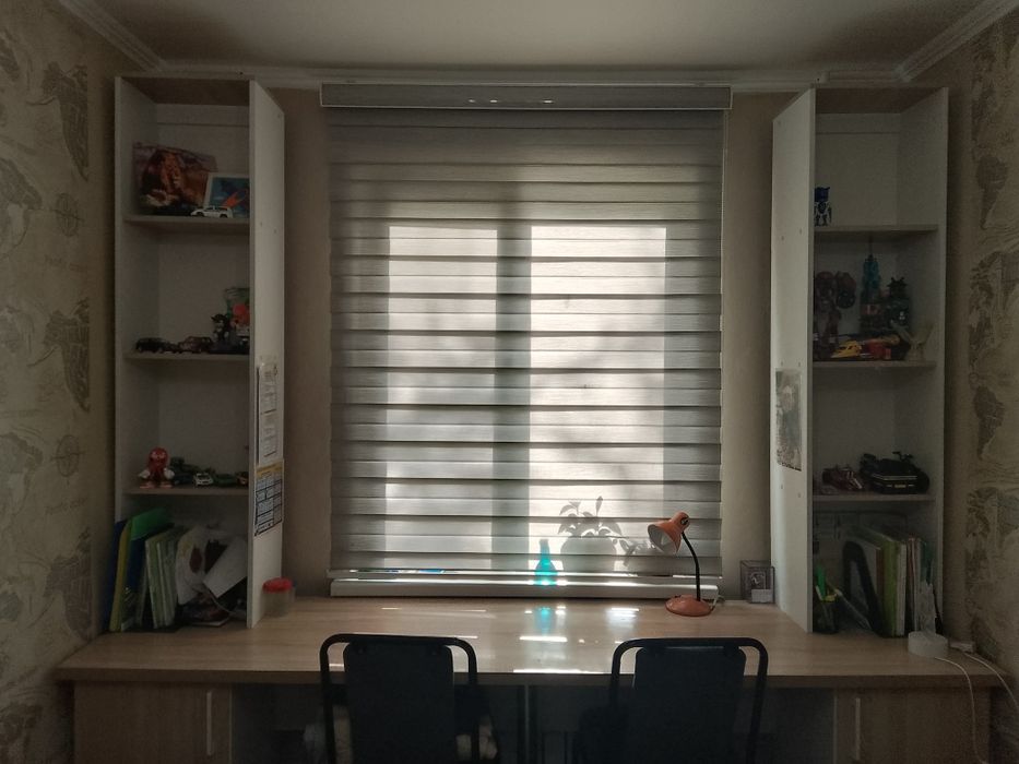 Письменный стол с полками