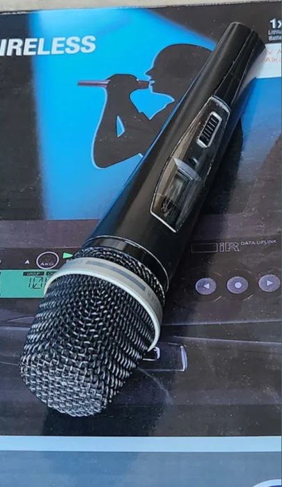 Vând  microfon wireless AKG WMS 470