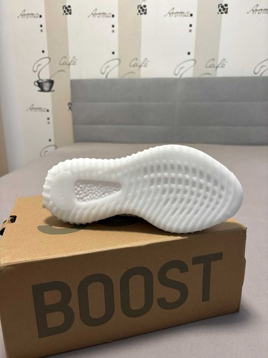 Yeezy  350v2 Static