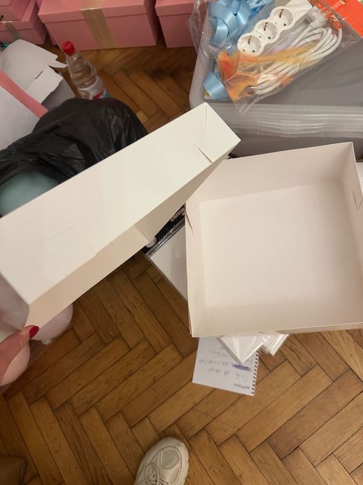 85 buc Cutii cadou/ tort premium albe cu autoformare