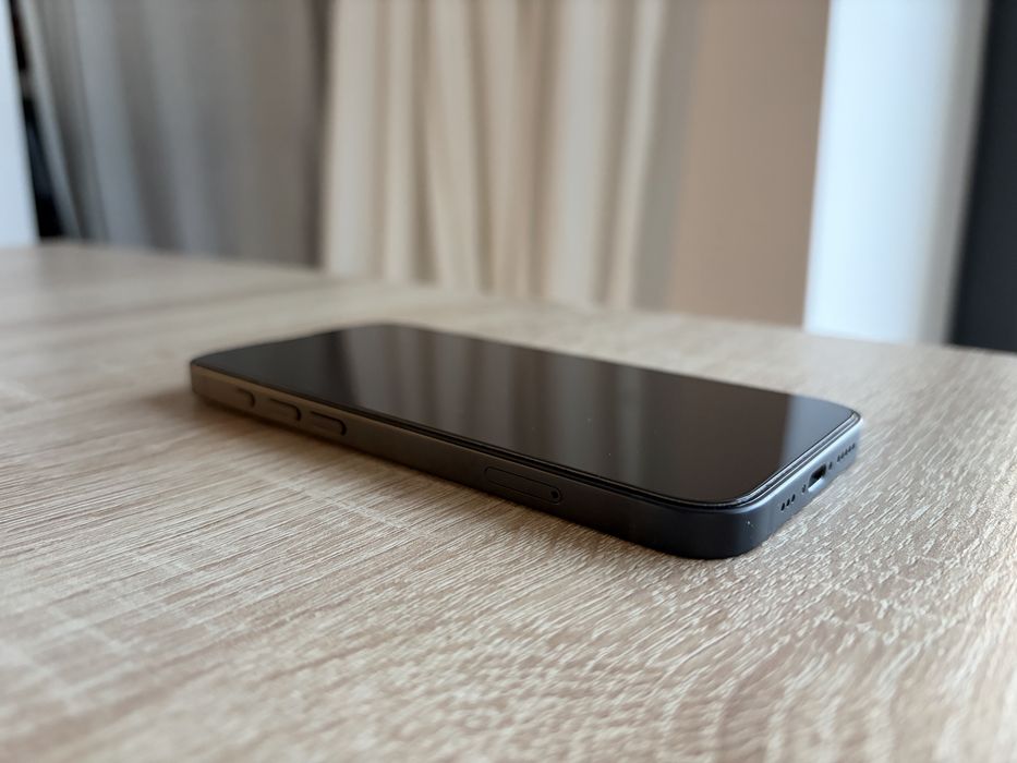 Apple iPhone 16e 128 GB Black - 100% батерия, гаранция, като нов