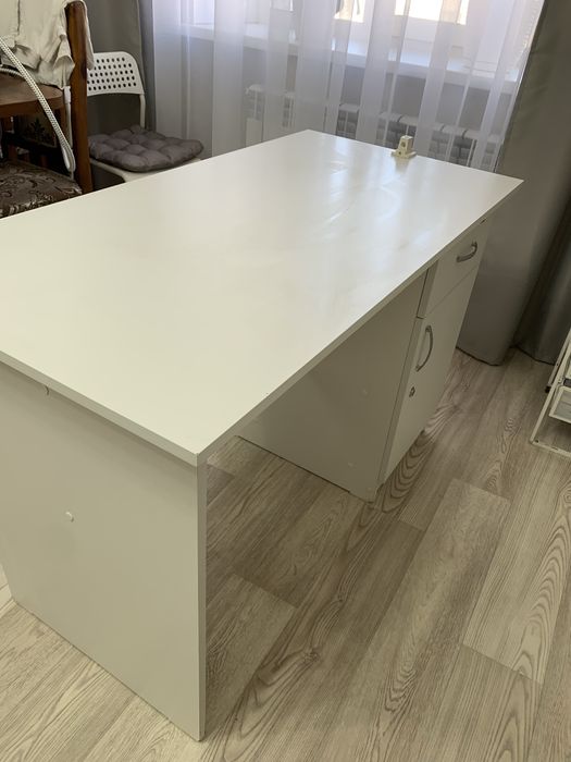 Продам стол для маникюра