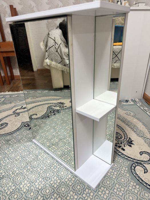 Продам раковину с тумбой и зеркалом