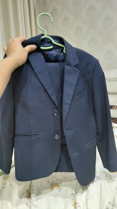 Продам школьный костюм