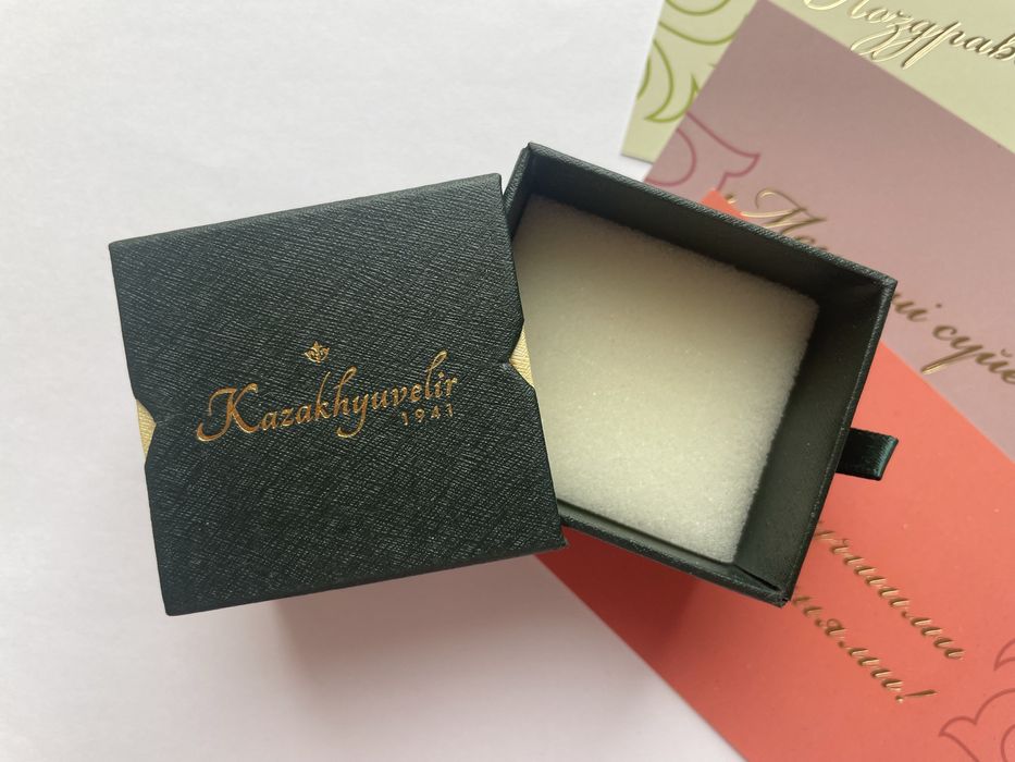 Продаю футляр для украшений.