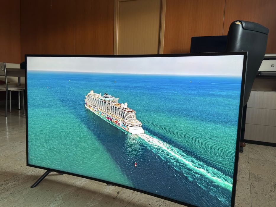 Televizor Samsung 4K diagonala 138 curbat