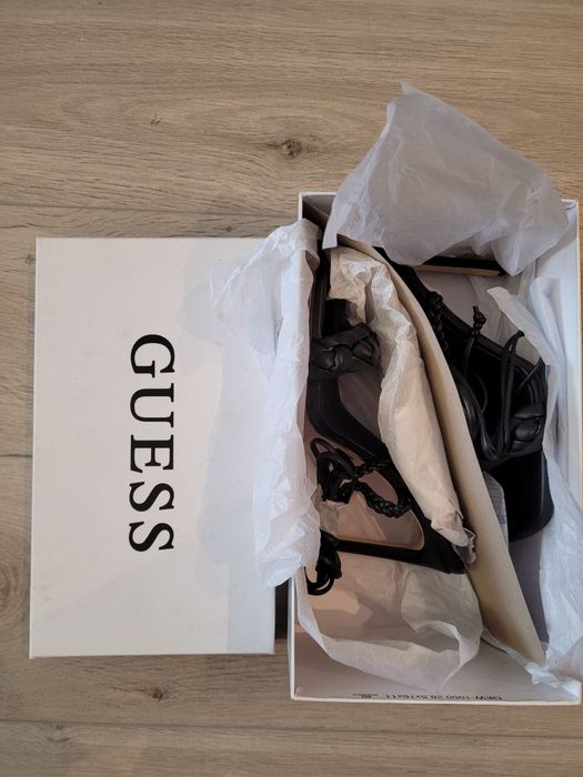 Дамски обувки /сандали GUESS 36