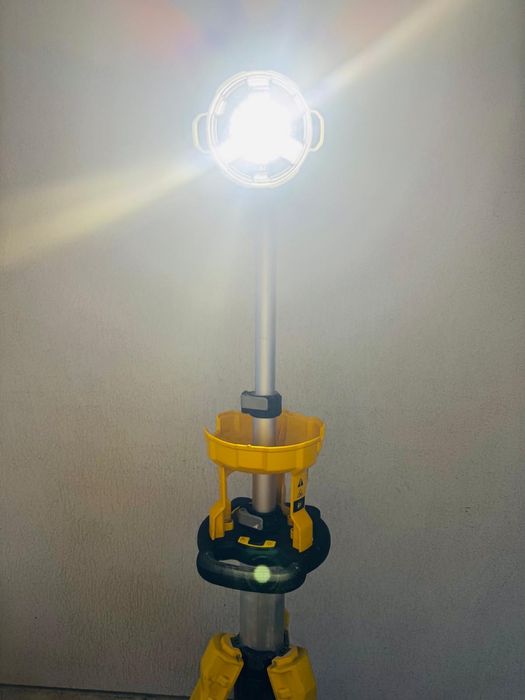 Lanterna dewalt dcl 079