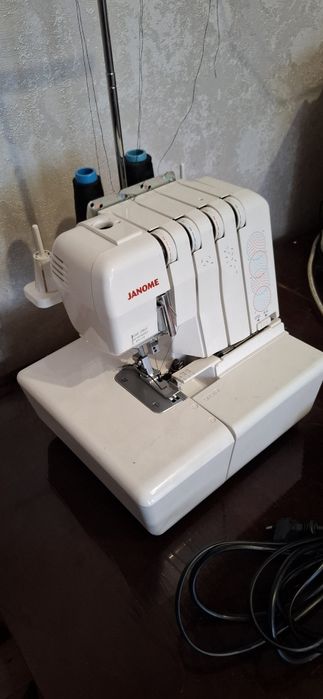 продам оверлок Excellent lock 777